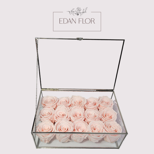 Glass Deluxe Box with 15 eternal roses